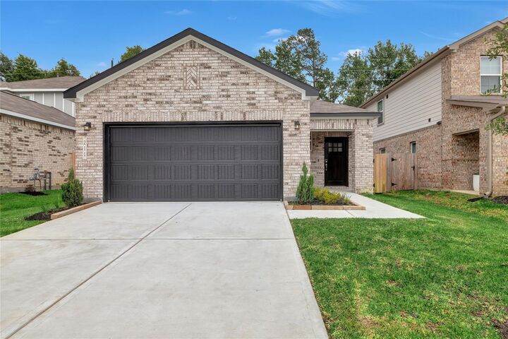 Property Photo: 211 Intrepid Trail TX 77354