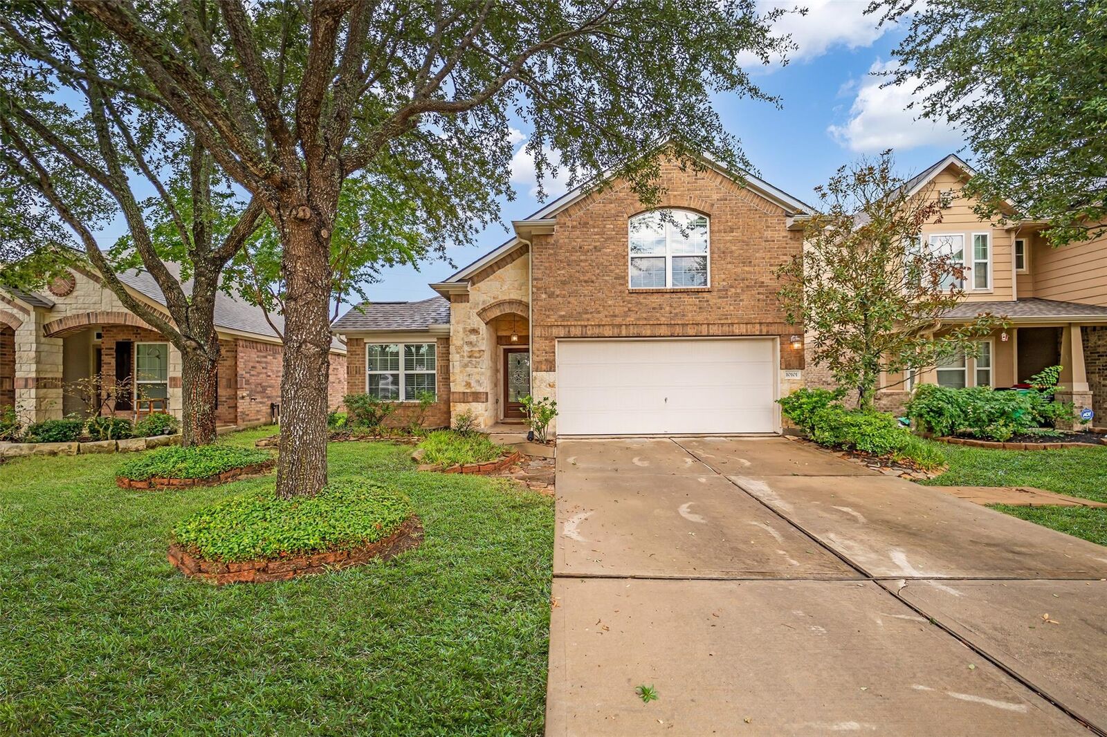 Property Photo: 10101 Hidden Creek Falls Lane TX 77423