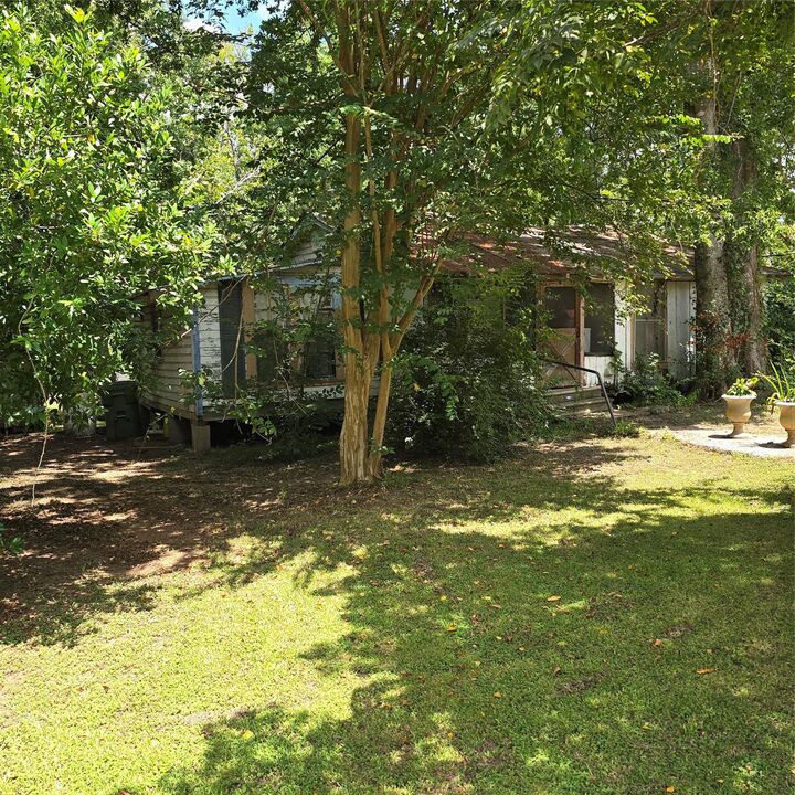 Property Photo: 502 Elwood Avenue TX 77327