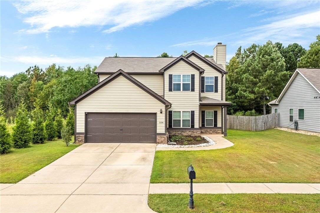 Property Photo: 1104 Gwynne'S Way AL 36804