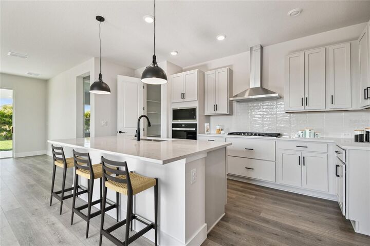 Property Photo:  5048 Chapel Row Avenue  FL 33572 