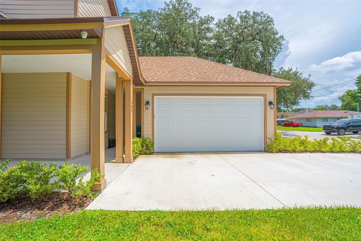 Property Photo: 463 E Bay Avenue FL 32750