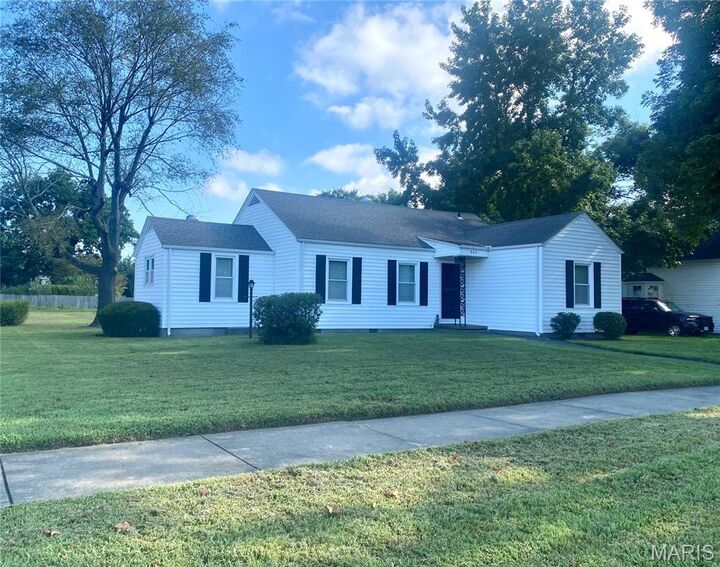 Property Photo:  804 E Cypress Street  MO 63834