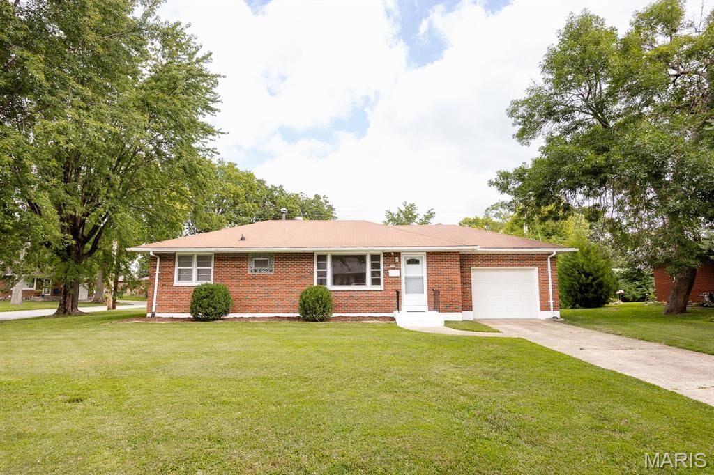 Property Photo: 2549 Spalding Avenue IL 62040