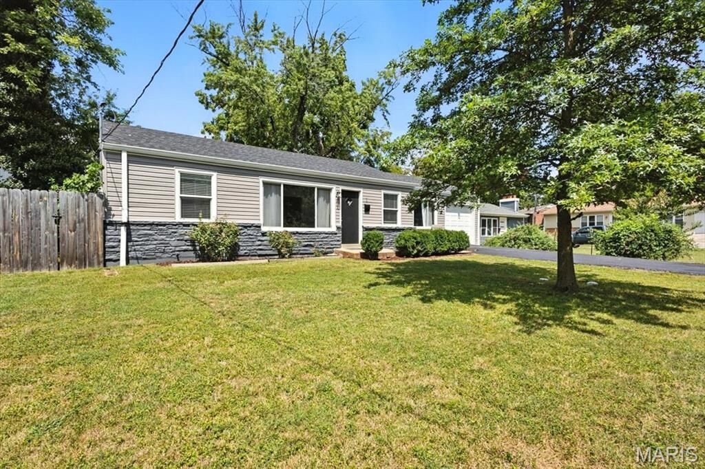 Property Photo: 1 Dickson Court MO 63122