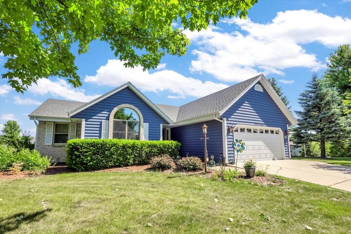 Property Photo: W209n16520 Cairn Ct WI 53037