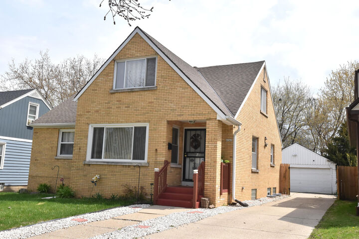 4040 N 11th St  Milwaukee WI 53209 photo