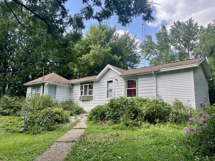 1095 Spring Valley Rd  Burlington WI 53105 photo