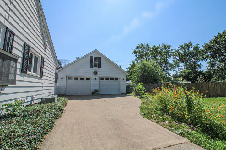 Property Photo: 630 S Lincoln Avenue MI 49093