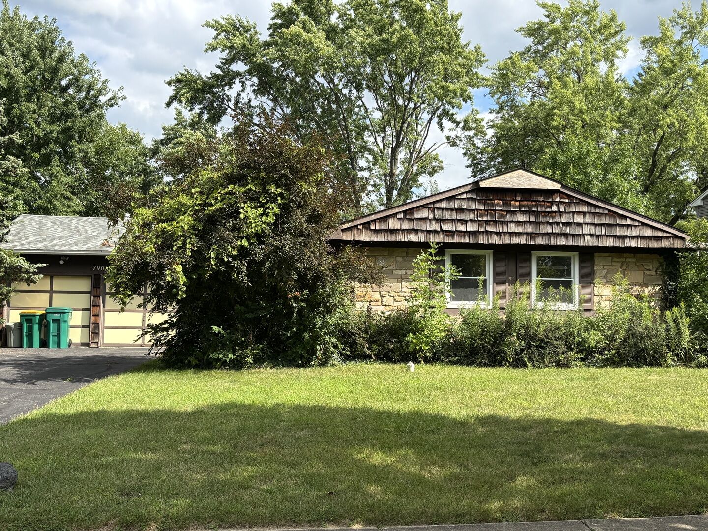 Property Photo: 790 Essington Lane IL 60089