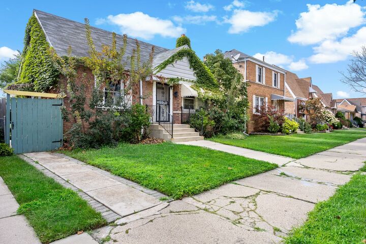Property Photo:  5050 S Lavergne Avenue  IL 60638 