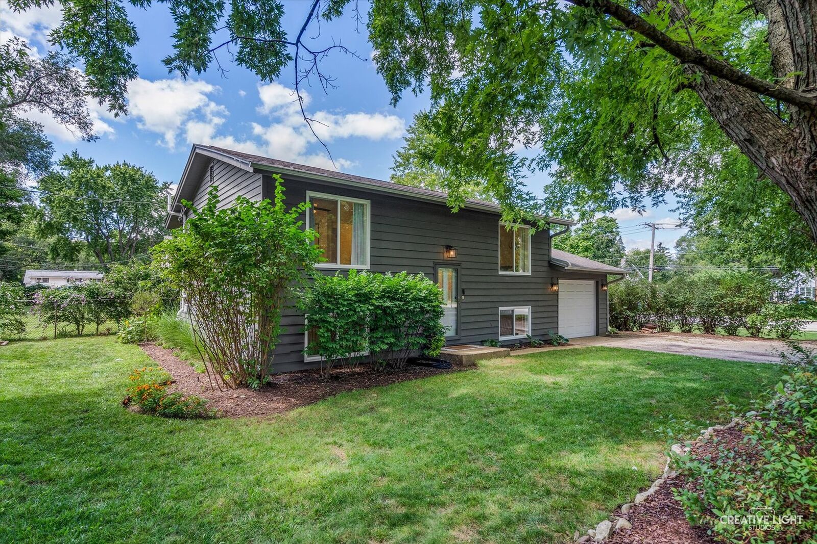 Property Photo: 5 Kent Avenue IL 60014