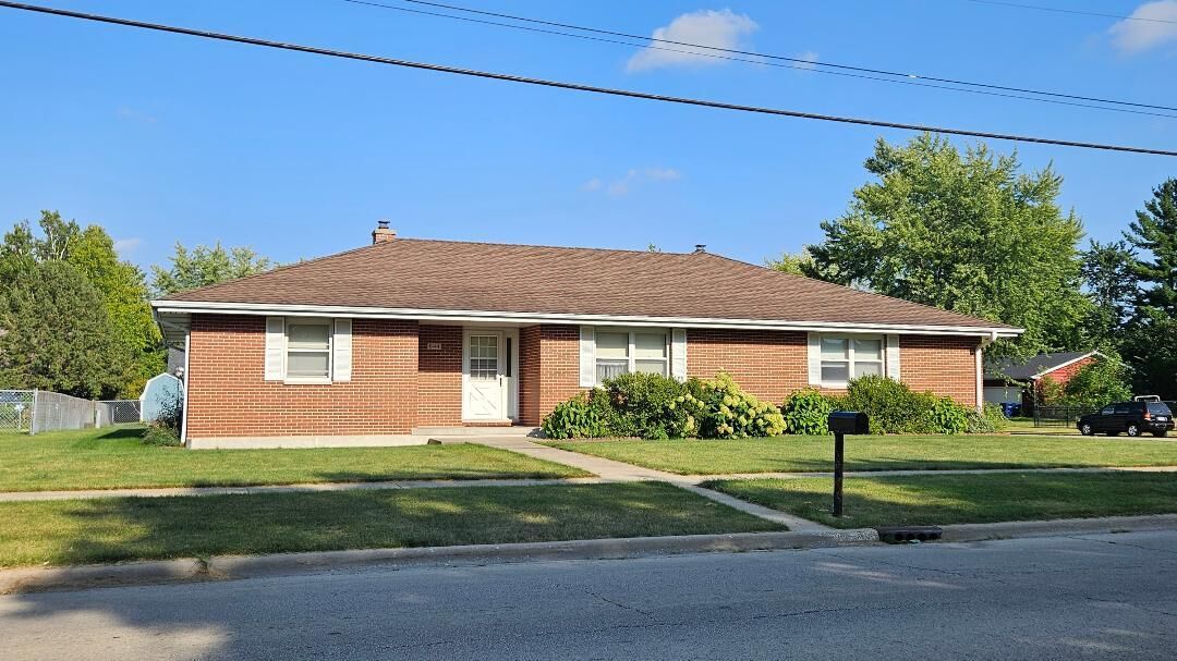 Property Photo:  844 S 7th Street  IL 60115 
