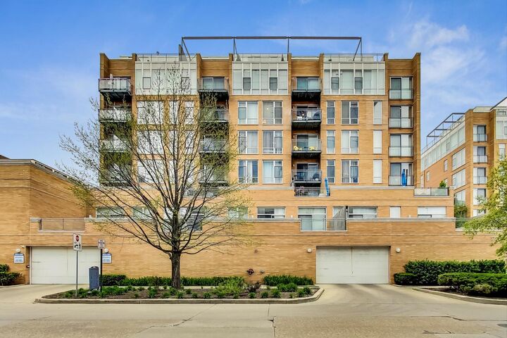 Property Photo: 1720 Oak Avenue 403 IL 60201