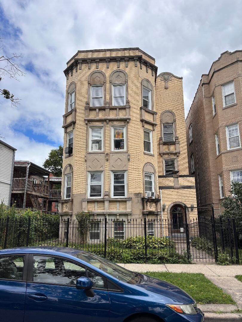 Property Photo: 6151 N Mozart Street IL 60659