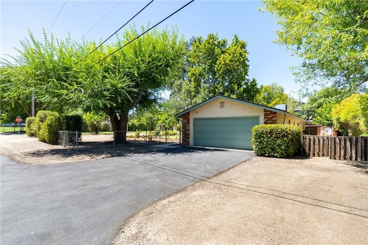 Property Photo:  8960 Azucena Avenue  CA 93422 