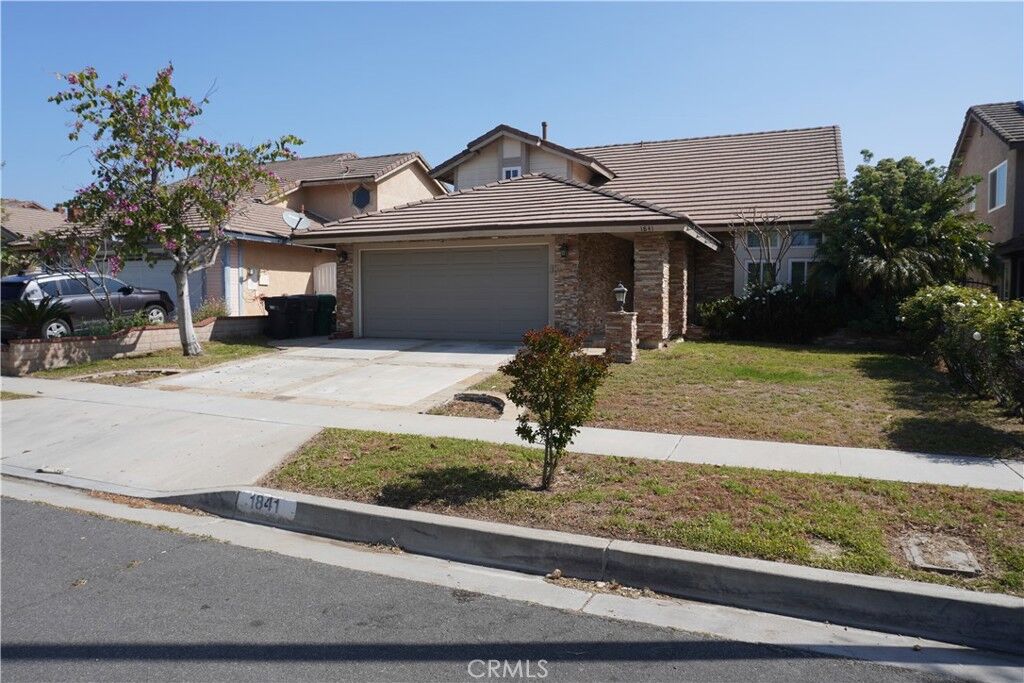 Property Photo: 1841 Chesapeake Way CA 92878