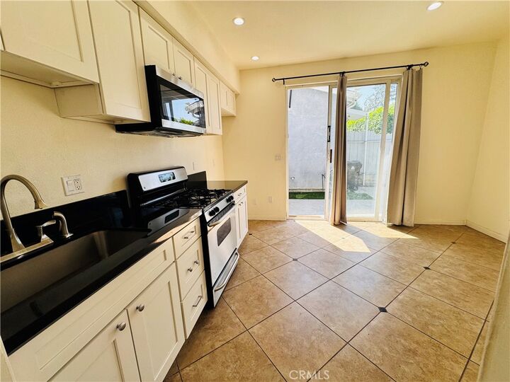 Property Photo:  16852 Archwood Street  CA 91406 