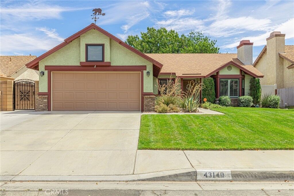 Property Photo: 43140 22nd Street W CA 93536