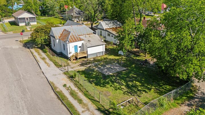 Property Photo: 1601 S Willow Street TN 37404