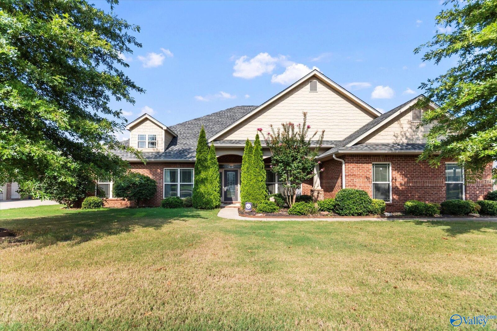 Property Photo:  214 Maplebrook Drive  AL 35756 