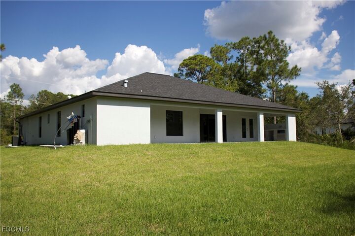 Property Photo: 1621 Lincoln Avenue FL 33972