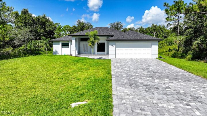 Property Photo:  1621 Lincoln Avenue  FL 33972