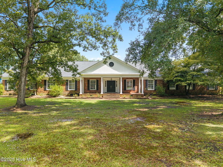 Property Photo: 518 Edgewood Circle NC 28472