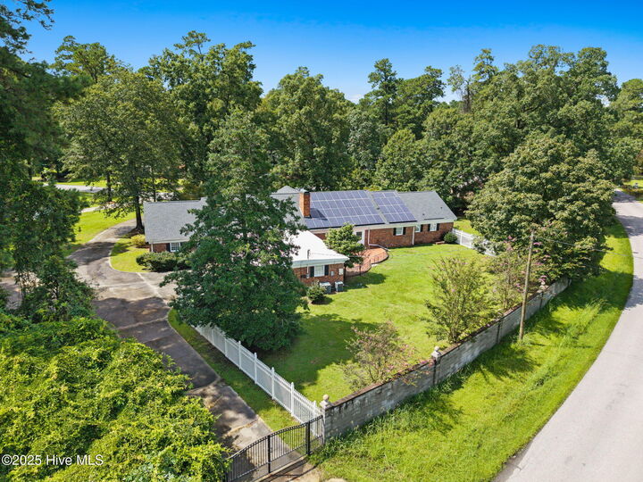 Property Photo: 518 Edgewood Circle NC 28472