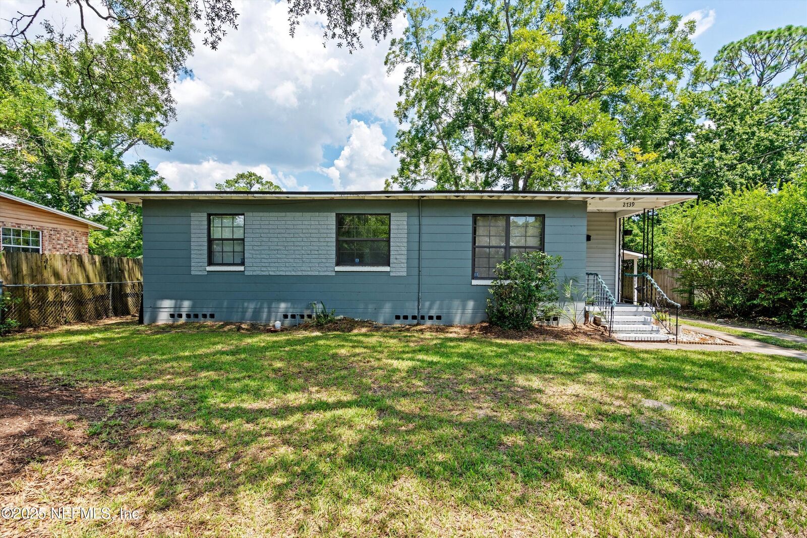 Property Photo: 2739 King Cole Drive FL 32209