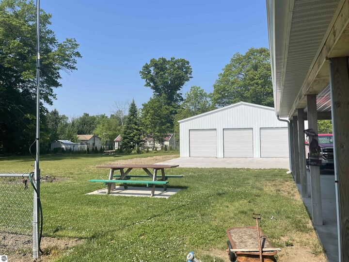 Property Photo: 2492 E Fir Road MI 48625
