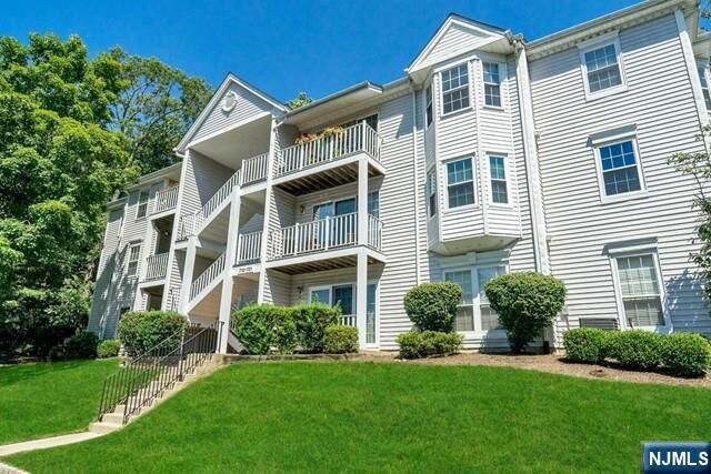 Property Photo: 712 Juniper Way NJ 07430
