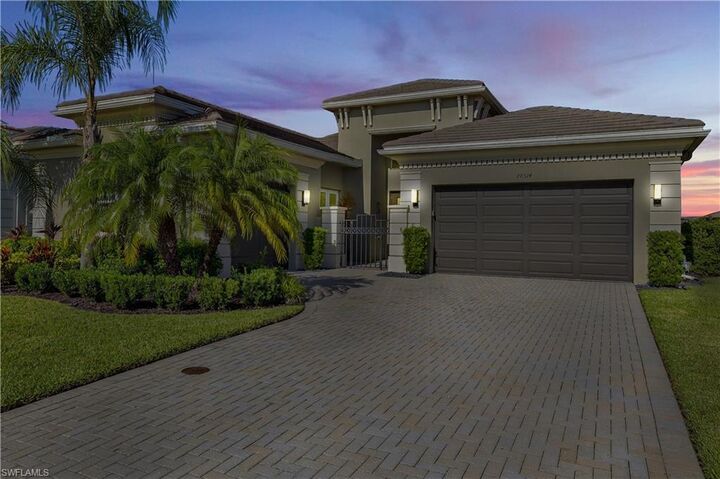 Property Photo: 28514 Wharton Dr FL 34135