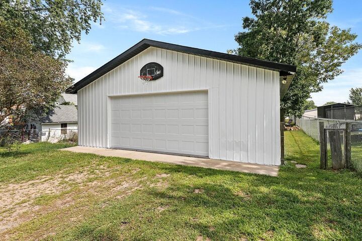 Property Photo:  725 9th Street NE  MN 56345 
