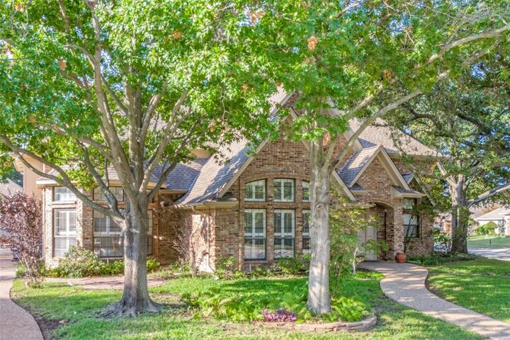 Property Photo: 3840 Edgewater Drive TX 76021