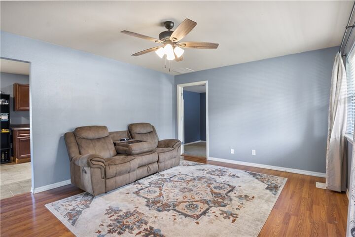Property Photo:  300 Huntington Street  AR 72736 