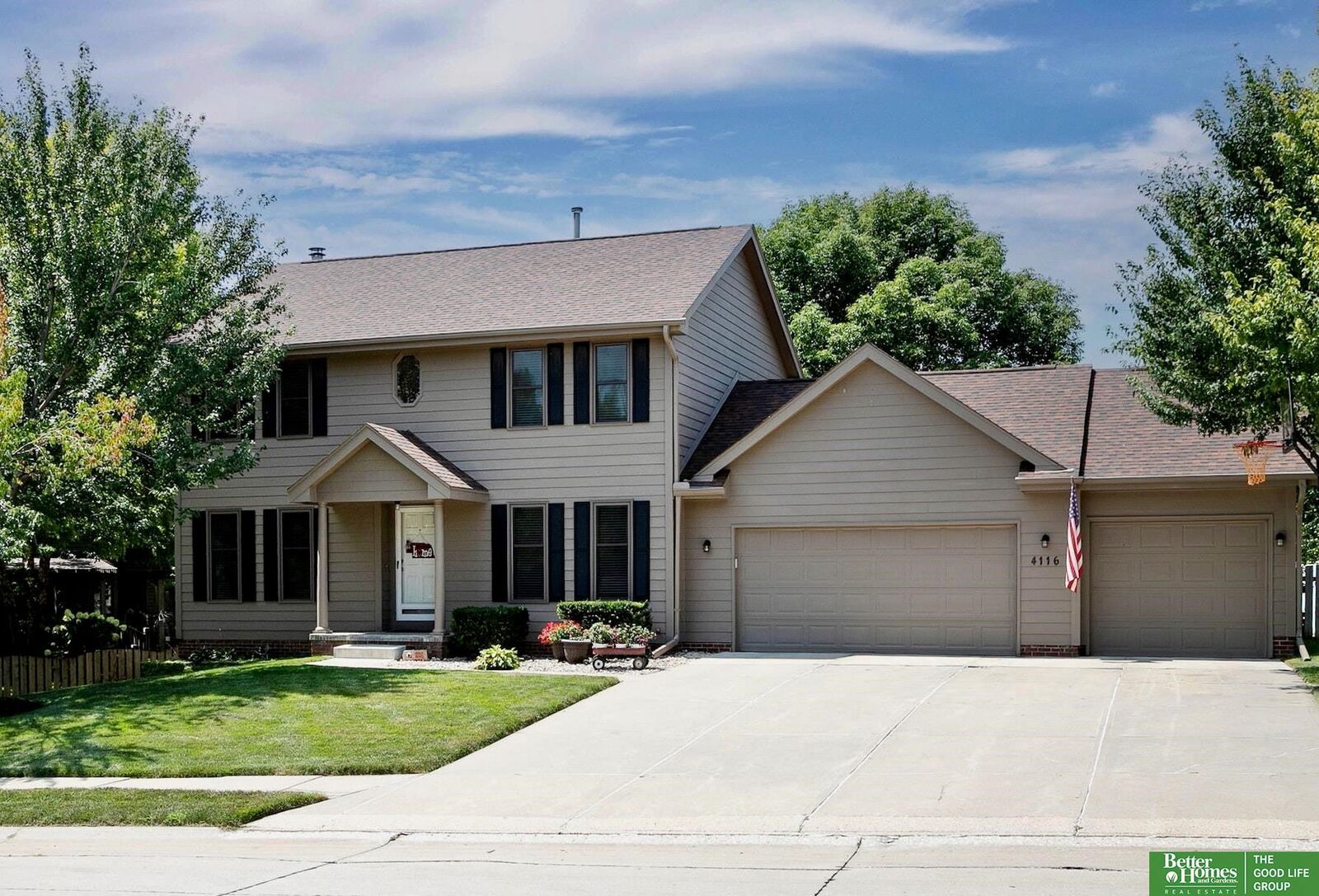 Property Photo: 4116 N 142nd Avenue NE 68164