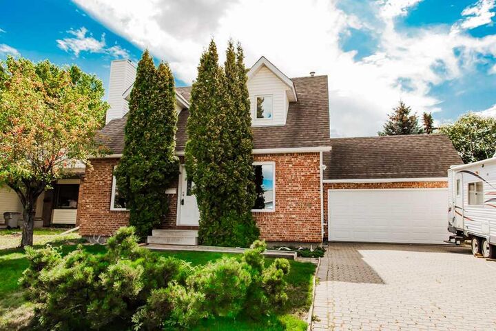 Photo de la propriété: 7826 103 Street AB T8W 1H4
