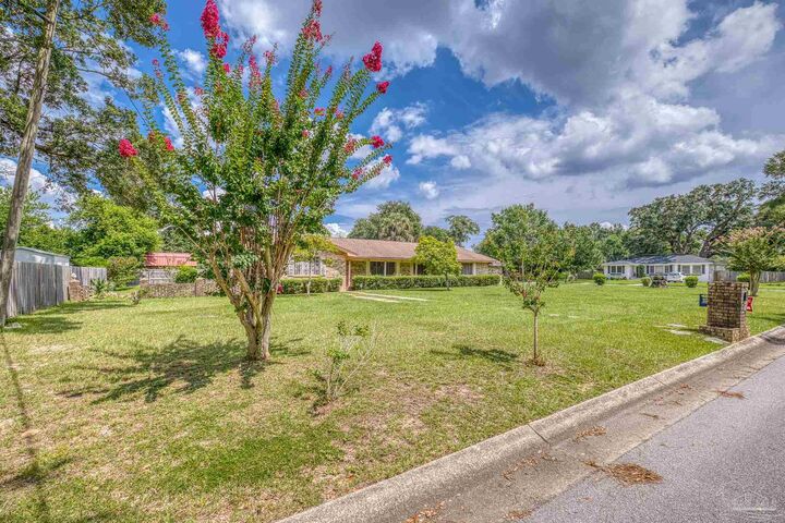 Property Photo:  2800 N 18th Ave  FL 32503 