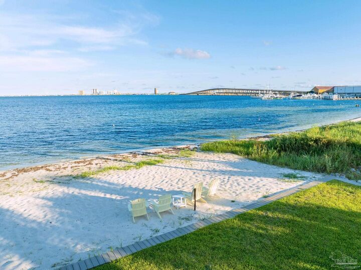 Property Photo: 506 Eventide Dr FL 32561