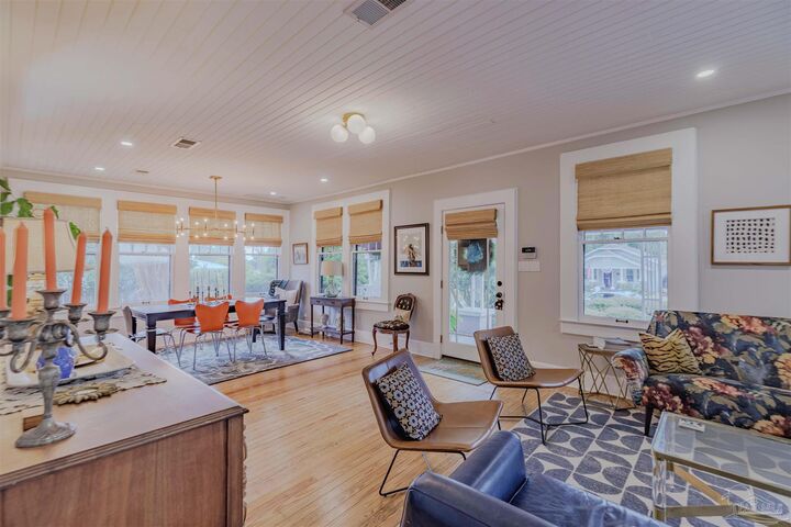 Property Photo:  1706 E Lee St  FL 32503 