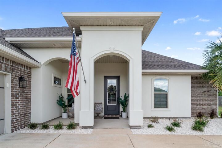 Property Photo: 4807 Foxtail Palm Dr FL 32563