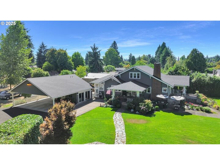 Property Photo: 850 Beacon Dr OR 97404