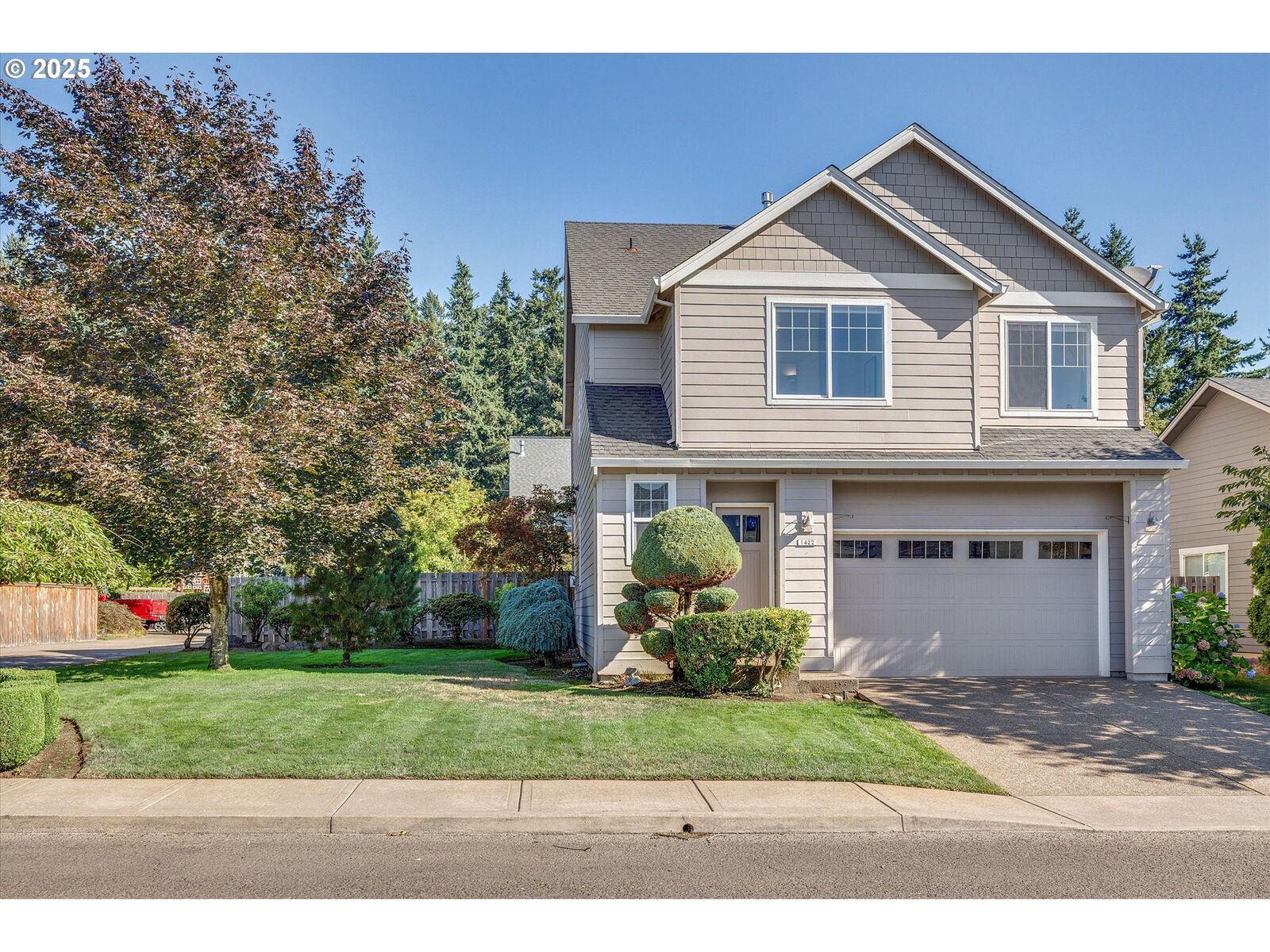 Property Photo: 1422 NE 18th Pl OR 97013