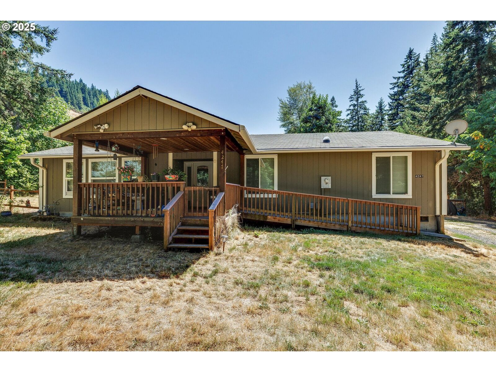 Property Photo: 4247 Linnaeus St OR 97041