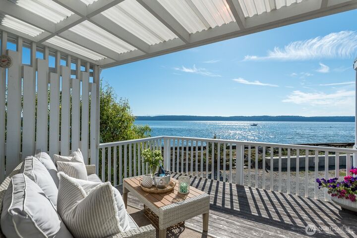 Property Photo: 1353 Bythesea Way WA 98282