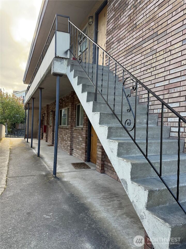 Property Photo: 4501 Fremont Avenue N WA 98103