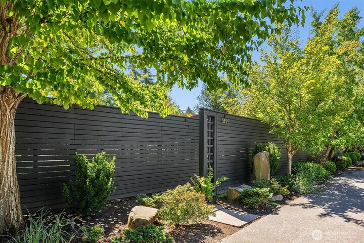 Property Photo:  5159 NE 55th Street  WA 98105 