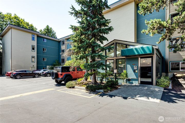 2210 NE 92nd Street 403  Seattle WA 98115 photo