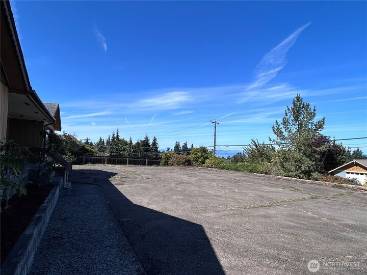 Property Photo: 1716 E Third Street WA 98362